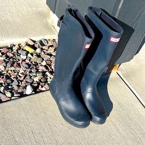Navy Hunter boots size 9